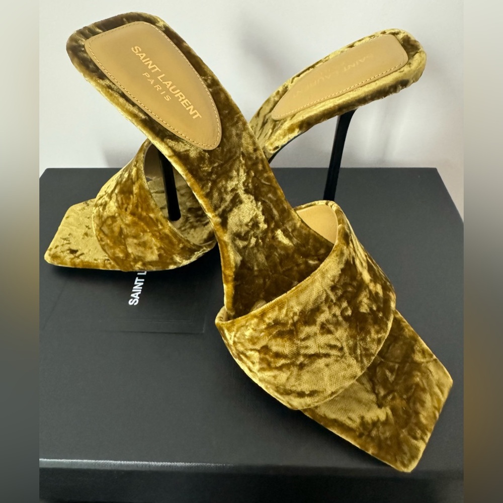 NIB⭐️YSL Saint Laurent105 Velvet Heels⭐️